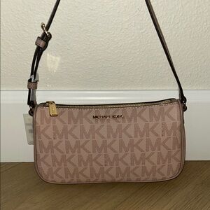 Michael Kors jet set pouchette